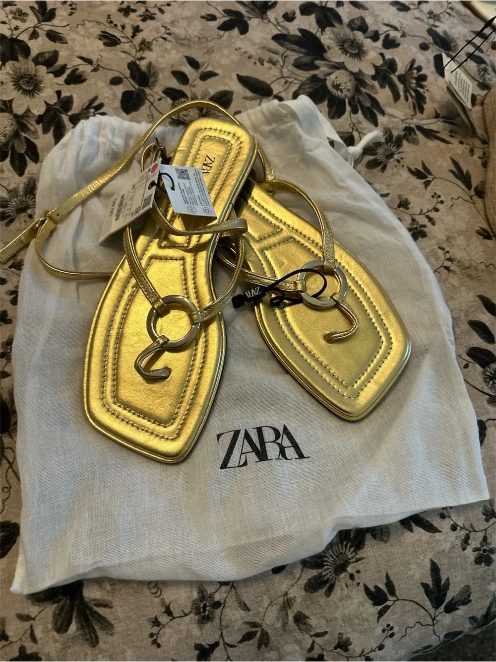 Zara Metallic Gold Ring Strap Sandals - Picture 2 of 2